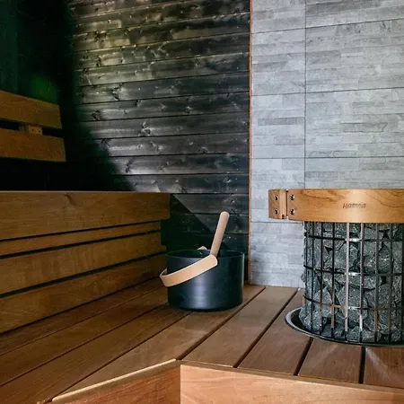 Loma-autio Aamurusko 木屋 *